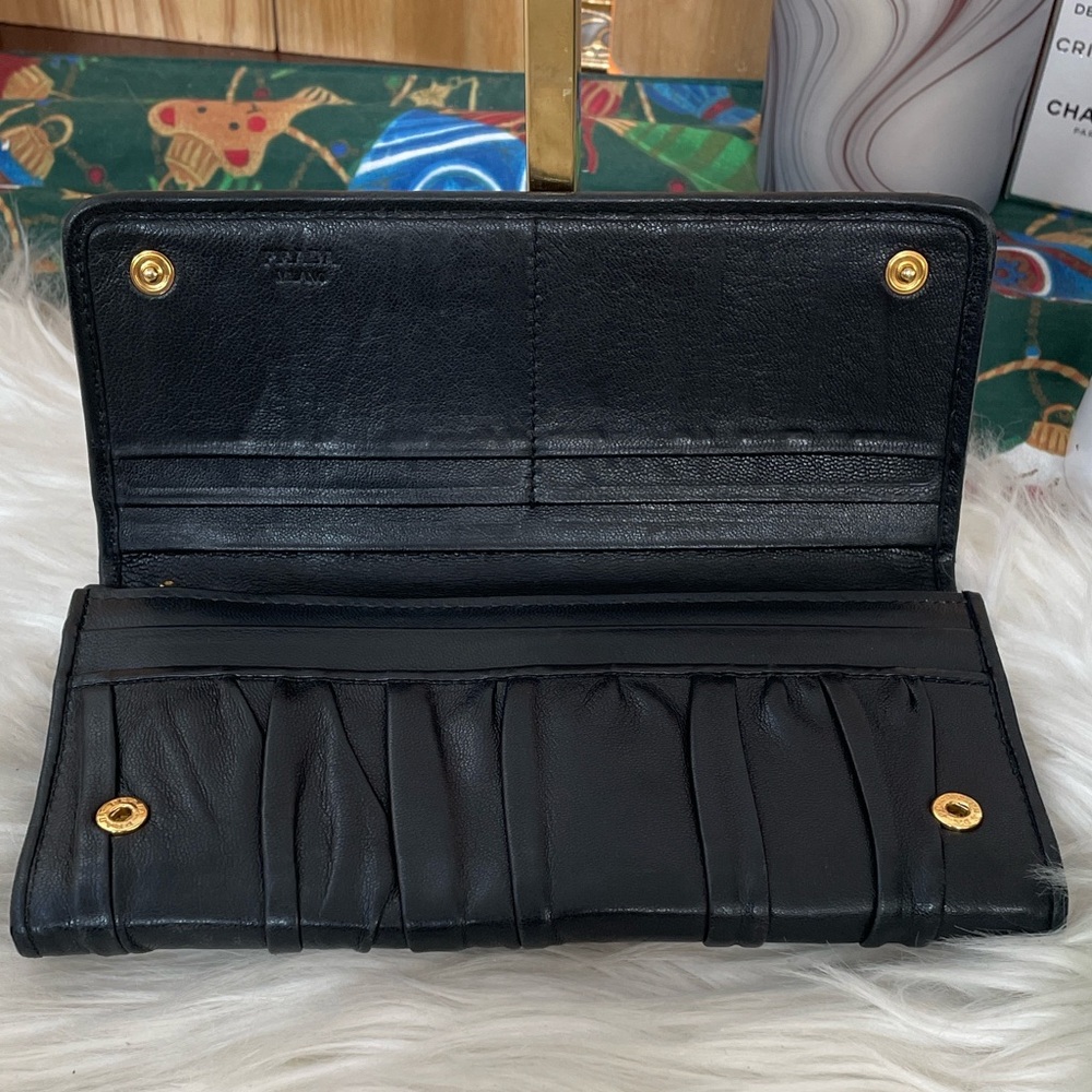 Prada Nappa Gaufre leather continental wallet with gold hardware - Picture 9 of 15